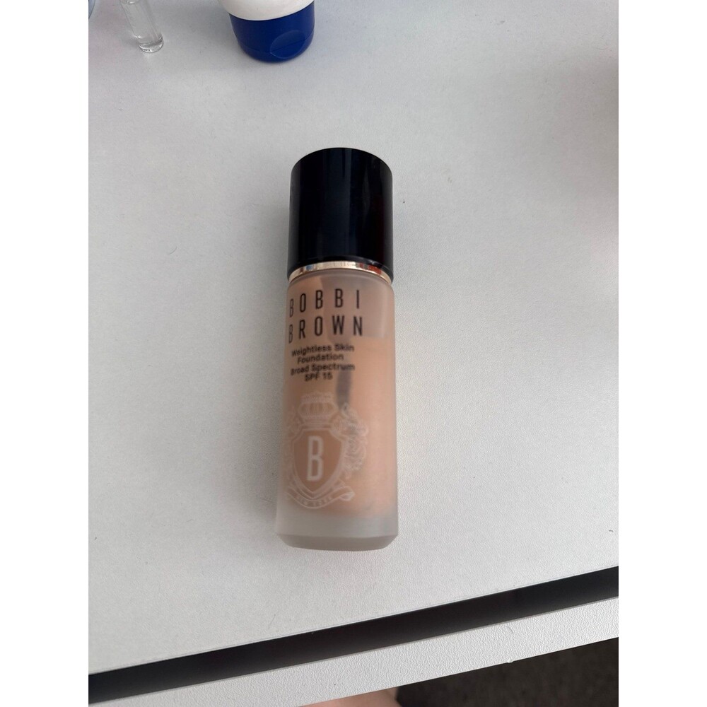 Bobbi Brown Weightless Skin Foundation SPF 15